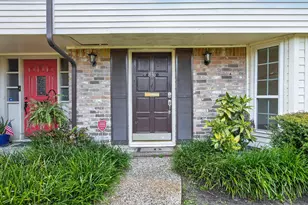 836 Wax Myrtle Ln, Houston, TX 77079 - Photo 2