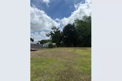 106 S Washington Street, Texas City, TX 77591 - Photo 2