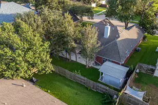 1819 Castle Oaks Dr, Pearland, TX 77581 - Photo 30