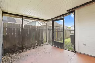 6319 Southwood Ct N, Houston, TX 77035 - Photo 12