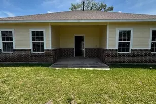 10525 Burman St, Houston, TX 77029 - Photo 2