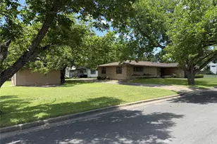 701 Herder Ave, Schulenburg, TX 78956 - Photo 2