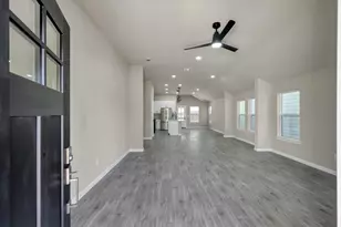 106 Harbor Ct Dr, Conroe, TX 77356 - Photo 4