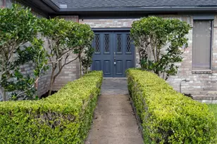 415 Abbott Cir, Sugar Land, TX 77498 - Photo 6