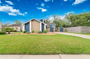 16374 Larkfield Dr, Houston, TX 77059 - Photo 2