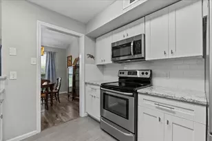 59 Hideaway Dr, Friendswood, TX 77546 - Photo 8