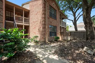2255 Braeswood Park Dr, Houston, TX 77030 - Photo 2