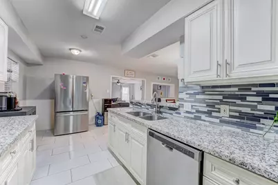 11819 S Nottingham Circle, Houston, TX 77071 - Photo 18