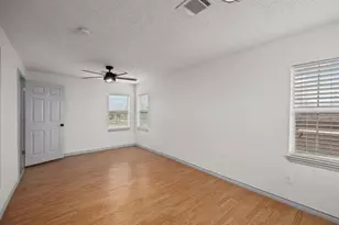 325 E A St, La Porte, TX 77571 - Photo 14