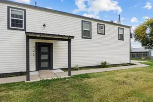 325 E A St, La Porte, TX 77571 - Photo 4