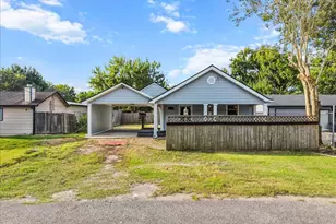 7910 Carrie Ln, Pearland, TX 77584 - Photo 2