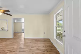 7910 Carrie Ln, Pearland, TX 77584 - Photo 4