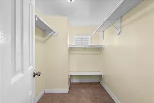 7910 Carrie Ln, Pearland, TX 77584 - Photo 16