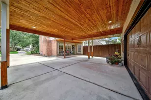 1702 7 Maples Dr, Kingwood, TX 77345 - Photo 16