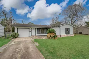 2417 Pecan St, Dickinson, TX 77539 - Photo 2