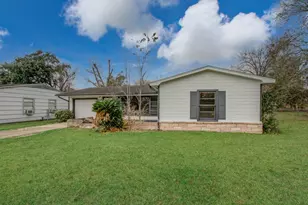 2417 Pecan St, Dickinson, TX 77539 - Photo 4