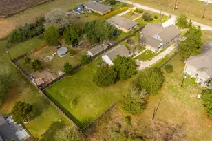 515 Dahila St, Waller, TX 77484 - Photo 8