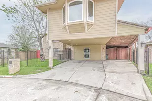 10126 Rosbrook Dr, Houston, TX 77038 - Photo 2