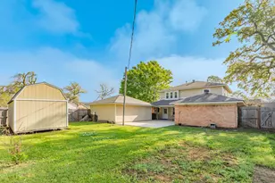 52 S Bachelor Button St, Lake Jackson, TX 77566 - Photo 40