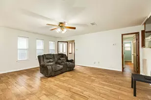 52 S Bachelor Button St, Lake Jackson, TX 77566 - Photo 6