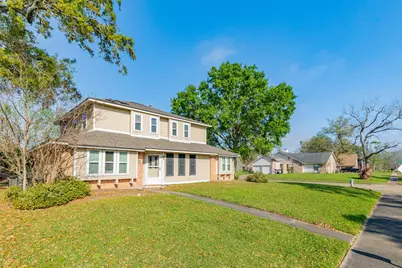 52 S Bachelor Button Street, Lake Jackson, TX 77566 - Photo 4