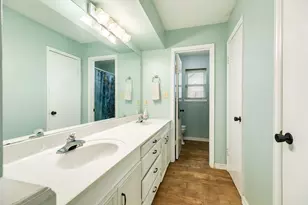 52 S Bachelor Button St, Lake Jackson, TX 77566 - Photo 36