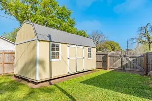 52 S Bachelor Button St, Lake Jackson, TX 77566 - Photo 42