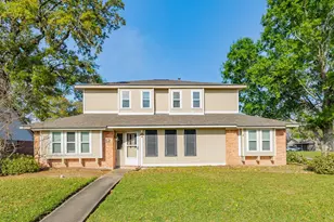 52 S Bachelor Button St, Lake Jackson, TX 77566 - Photo 4