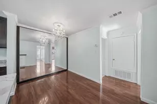 10211 Sugar Branch Dr, Houston, TX 77036 - Photo 10