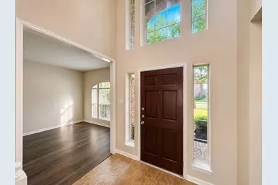 501 Falcon Lake Drive, Friendswood, TX 77546 - Photo 4