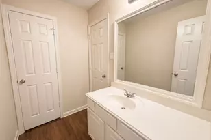 501 Falcon Lake Dr, Friendswood, TX 77546 - Photo 16