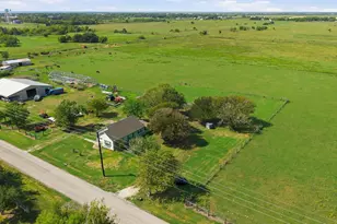 427 Co Rd 304, Palacios, TX 77465 - Photo 2