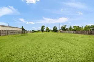 15311 Icet Crk Ave, Mont Belvieu, TX 77523 - Photo 32