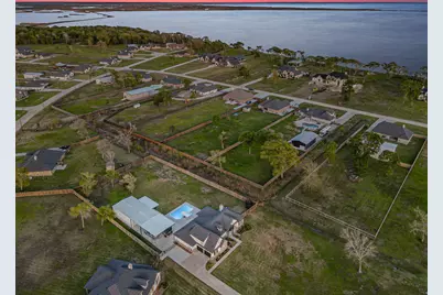 5611 Arrowhead Point Drive, Baytown, TX 77523 - Photo 34