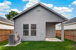90 Burress St, Houston, TX 77022 - Photo 4