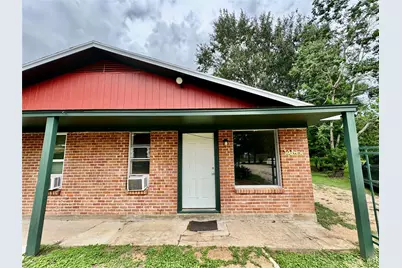 116 W Davitt Street #3, Eagle Lake, TX 77434 - Photo 2