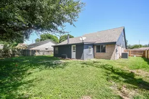 2430 Long Reach Dr, Sugar Land, TX 77478 - Photo 36