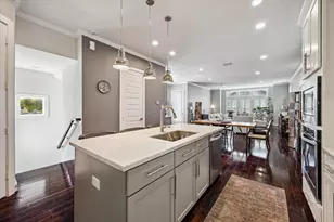 1047 W 17th St, Houston, TX 77008 - Photo 4