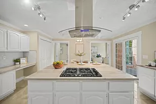 98 Breezy Point Pl, The Woodlands, TX 77381 - Photo 18