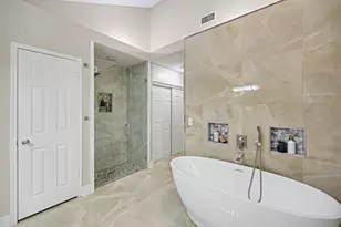 98 Breezy Point Pl, The Woodlands, TX 77381 - Photo 4