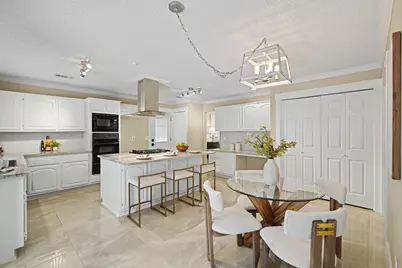 98 Breezy Point Place, The Woodlands, TX 77381 - Photo 2