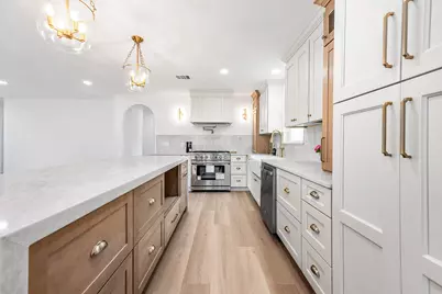 10814 Moonlight Drive, Houston, TX 77096 - Photo 2