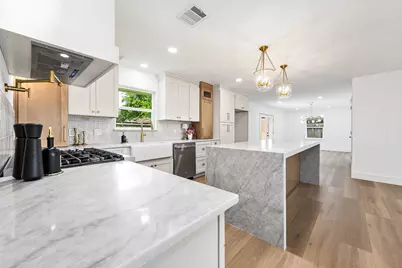 10814 Moonlight Drive, Houston, TX 77096 - Photo 6