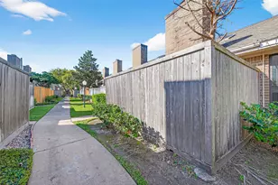 13884 Hollowgreen Dr, Houston, TX 77082 - Photo 2