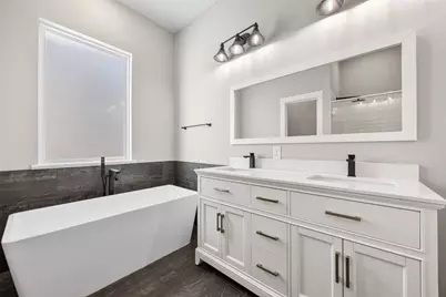 8451 Berry Brush Lane, Houston, TX 77022 - Photo 20