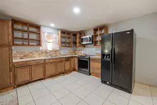 800 Butler Dr, Cleveland, TX 77328 - Photo 6