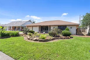 2521 Pickerton Dr, Deer Park, TX 77536 - Photo 2