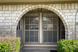 24 Chapparal Ct, Missouri City, TX 77459 - Photo 2