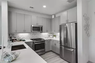 3636 W Dallas St, Houston, TX 77019 - Photo 2