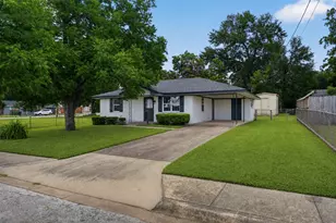803 W First St, Brenham, TX 77833 - Photo 2